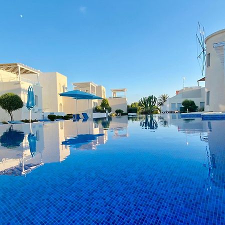 WaveBreeze Villas Paphos Esterno foto