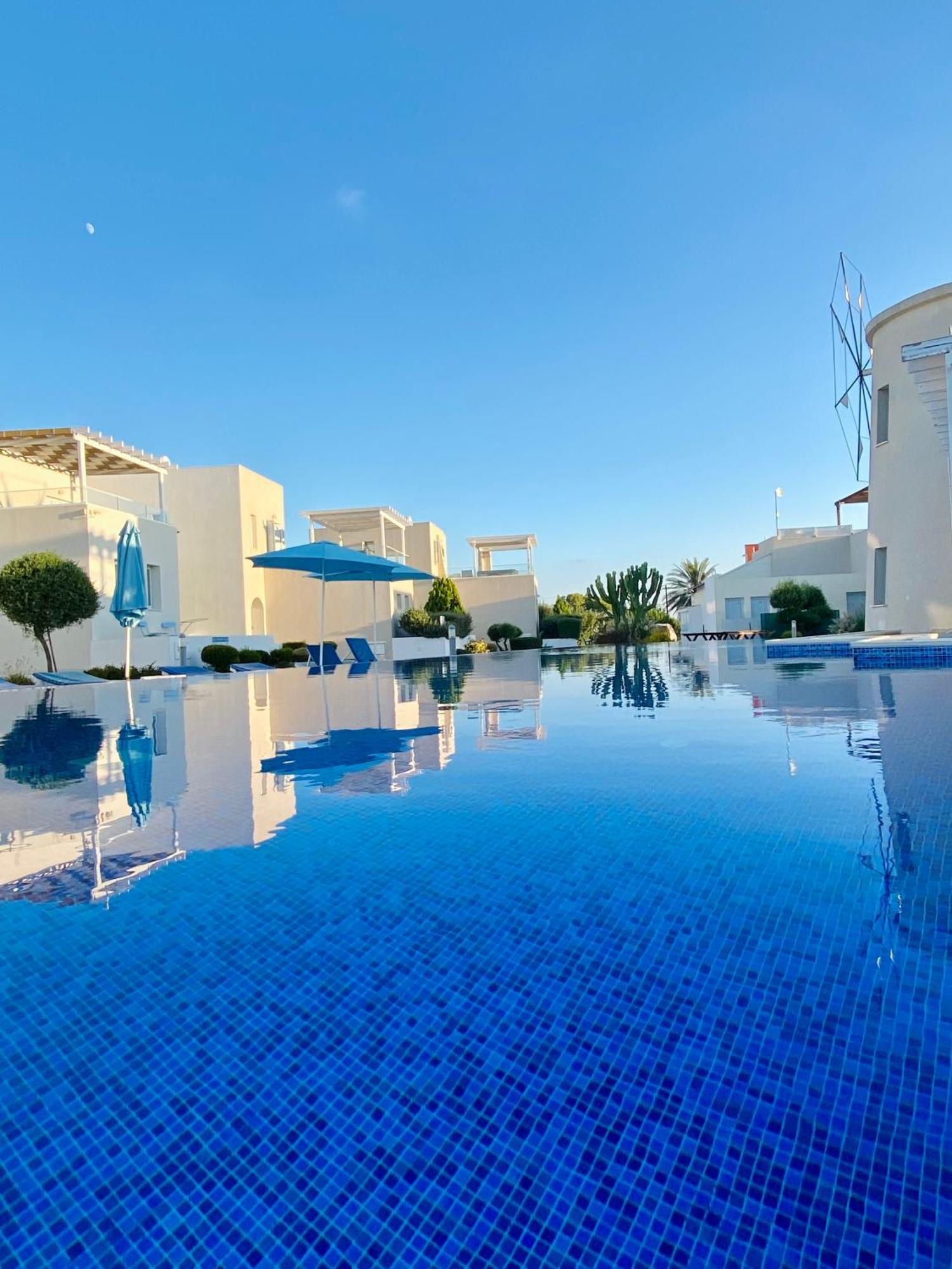 WaveBreeze Villas Paphos Esterno foto